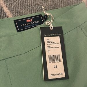 Vineyard Vines light green shorts size 36 NWT